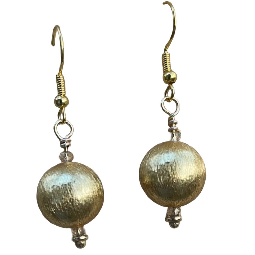 Elegant 18k Gold Plated Drop Earrings. Handmade. All wire Gold Plated. - Picture 6 of 9